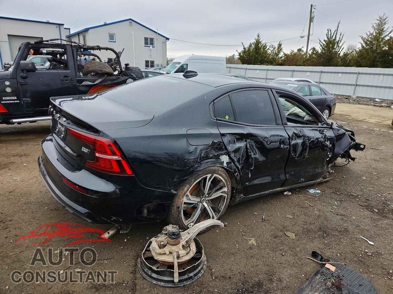 VOLVO S60 2023 - 7JRL12TW6PG254904