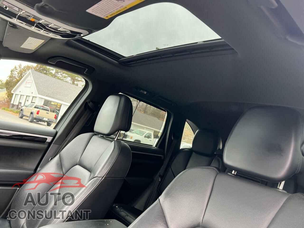 PORSCHE CAYENNE 2018 - WP1AA2A26JKA04538