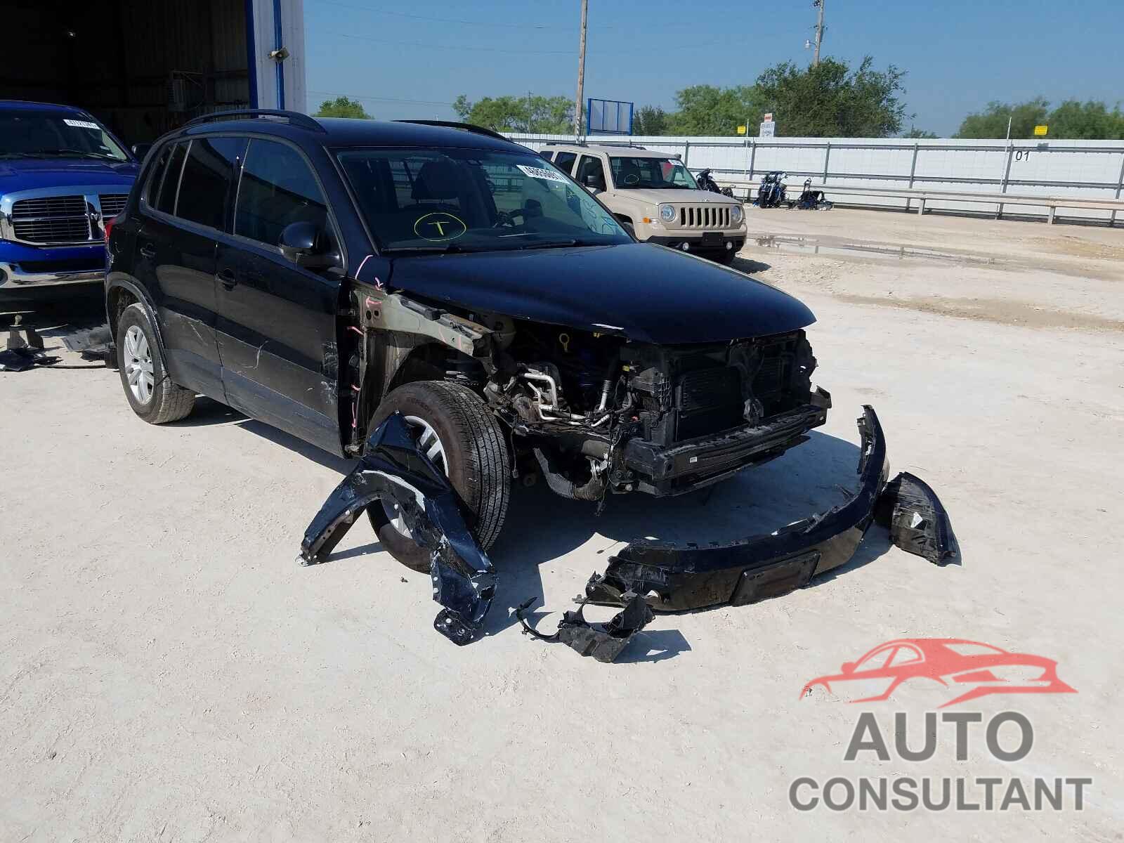 VOLKSWAGEN TIGUAN 2017 - WVGAV7AX0HW513246