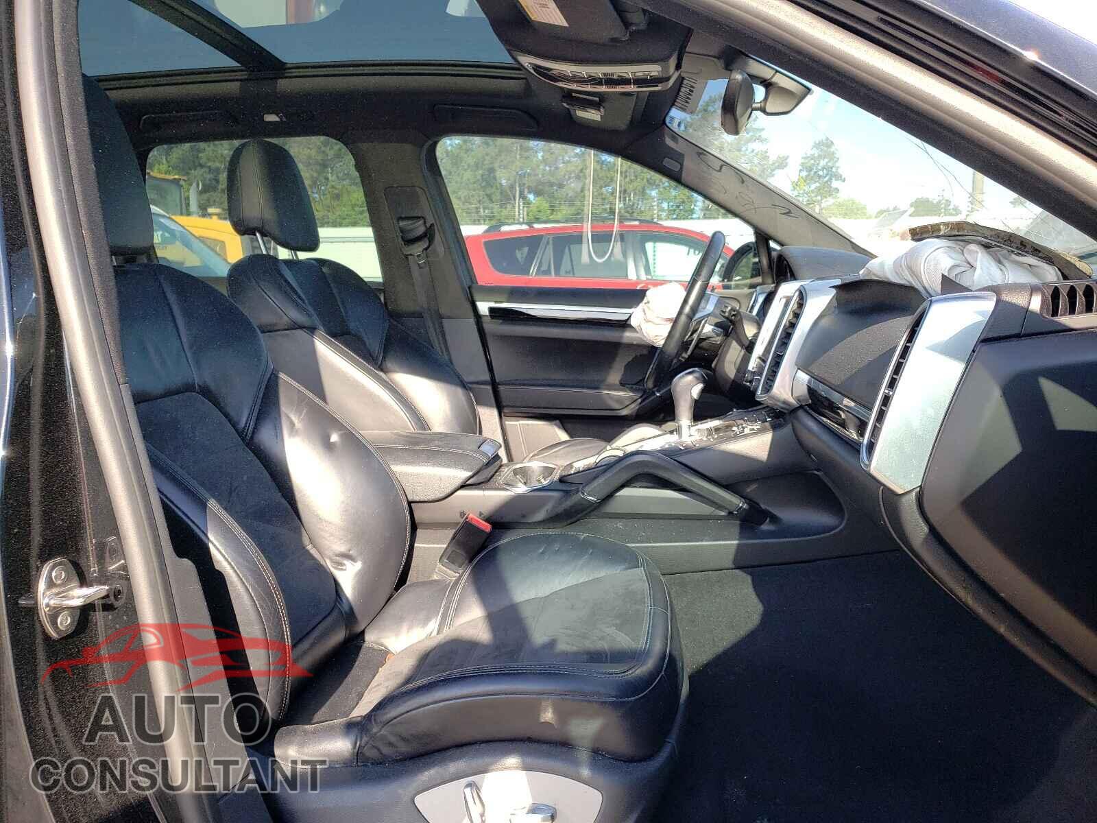 PORSCHE CAYENNE 2017 - WP1AA2A21HKA84048