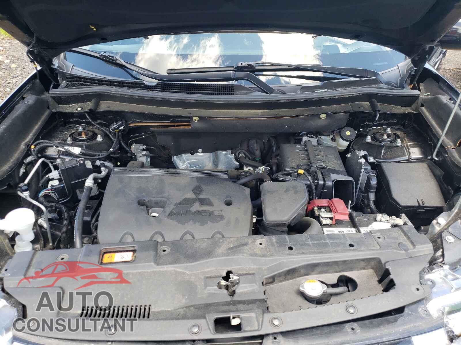 MITSUBISHI OUTLANDER 2018 - JA4AD3A36JJ003395