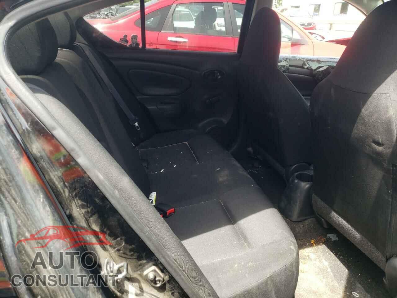NISSAN VERSA 2017 - 3N1CN7AP1HL832015