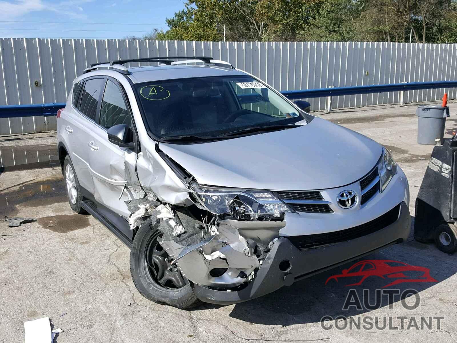 TOYOTA RAV4 LE 2015 - JTMBFREV9FD148732