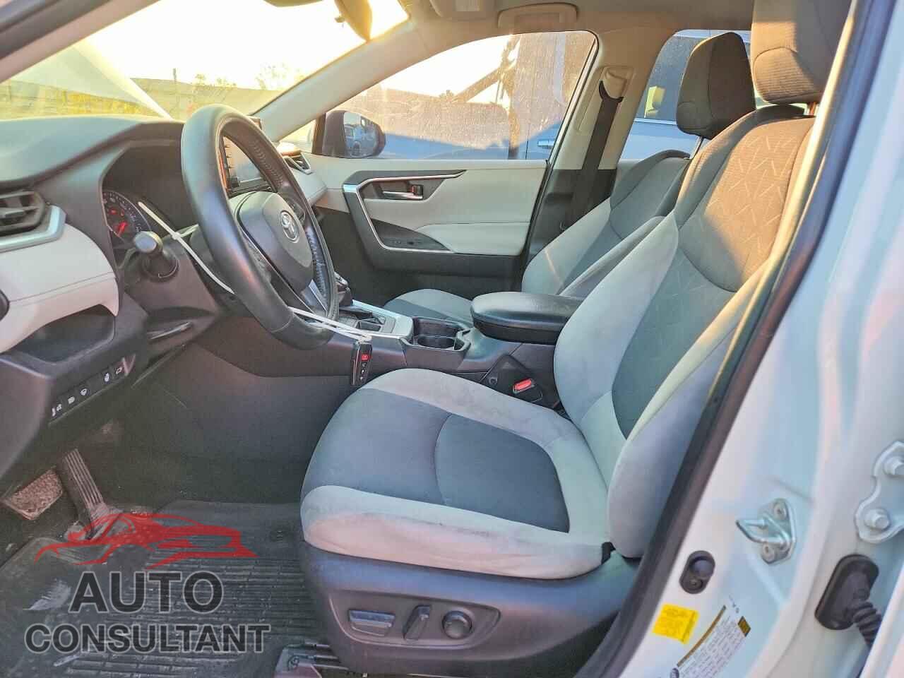 TOYOTA RAV4 2019 - JTMP1RFVXKD522231