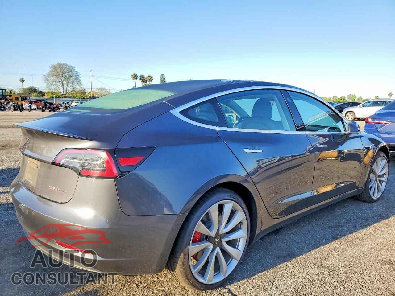 TESLA MODEL 3 2019 - 5YJ3E1EB3KF368000