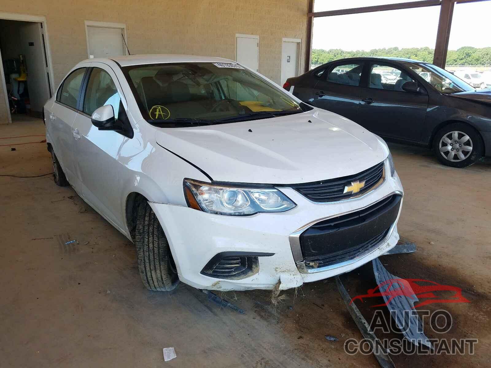 CHEVROLET SONIC 2018 - 1G1JD5SH3J4104851