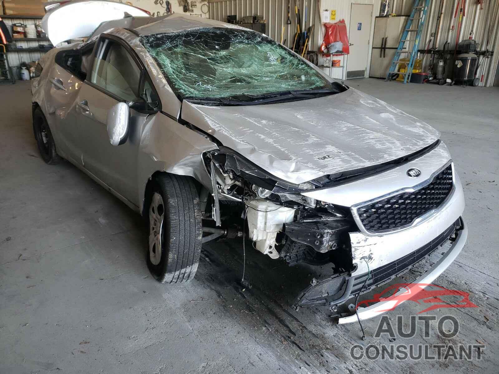 KIA FORTE 2018 - 3KPFK4A72JE269410