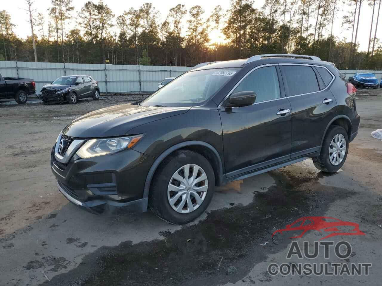 NISSAN ROGUE 2017 - KNMAT2MT8HP519912