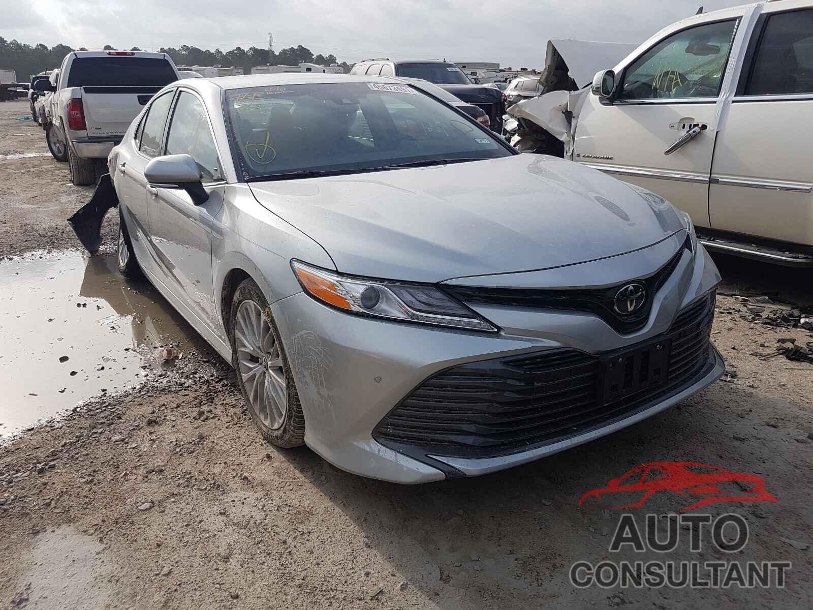 TOYOTA CAMRY 2018 - 4T1B11HK0JU529195