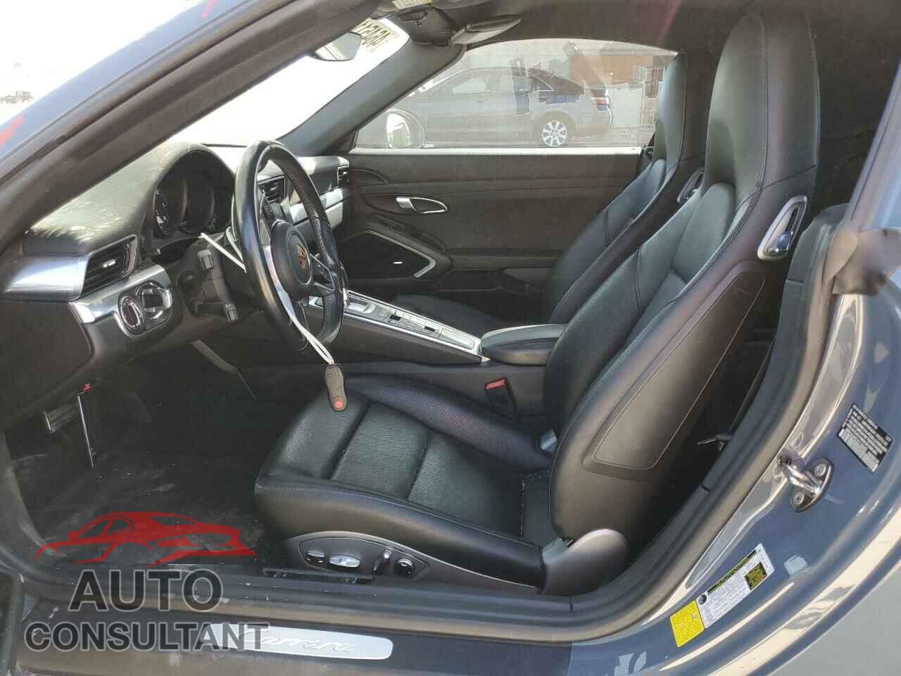 PORSCHE 911 2018 - WP0CA2A92JS138440