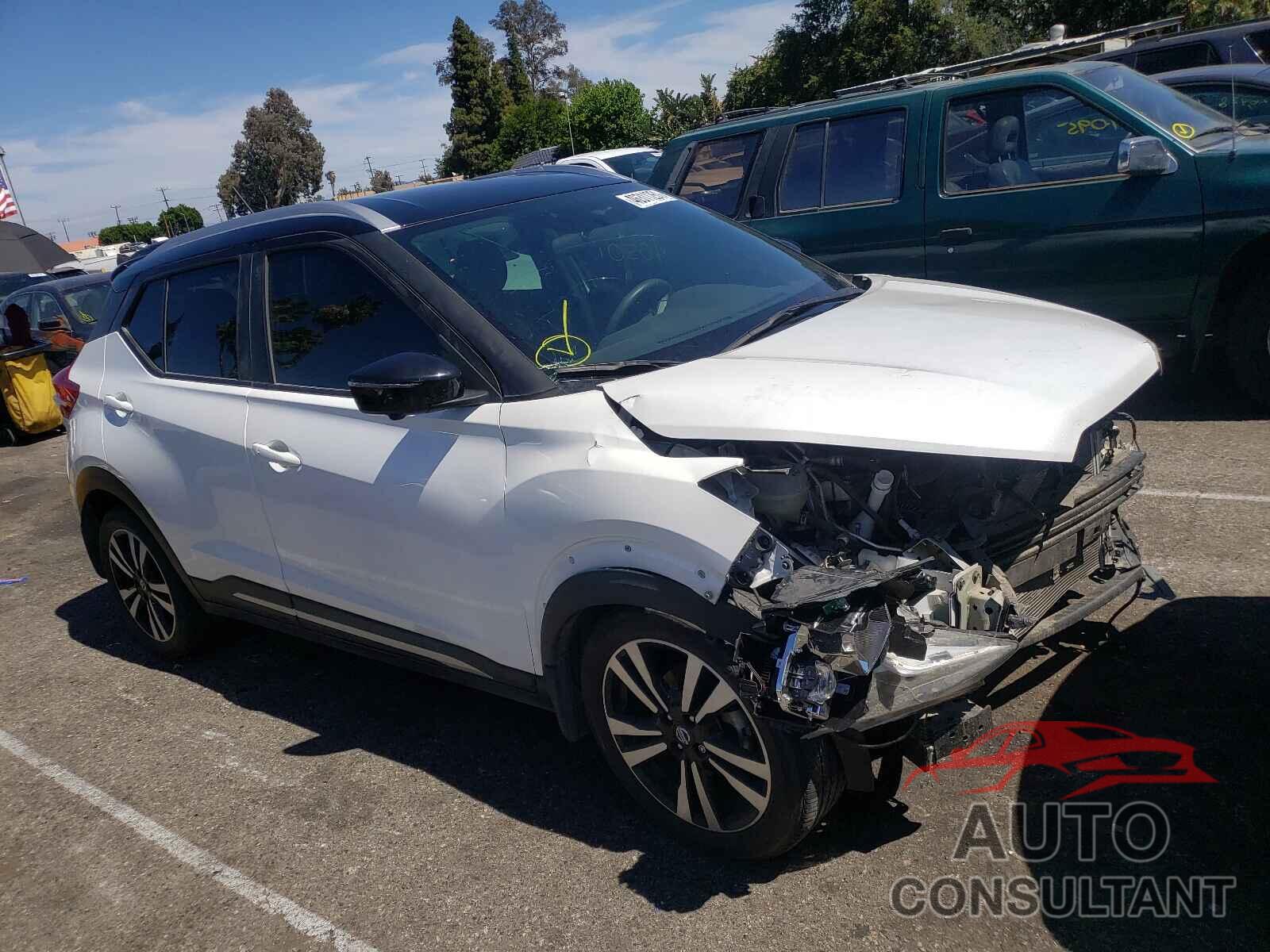 NISSAN KICKS 2018 - 3N1CP5CUXJL524509