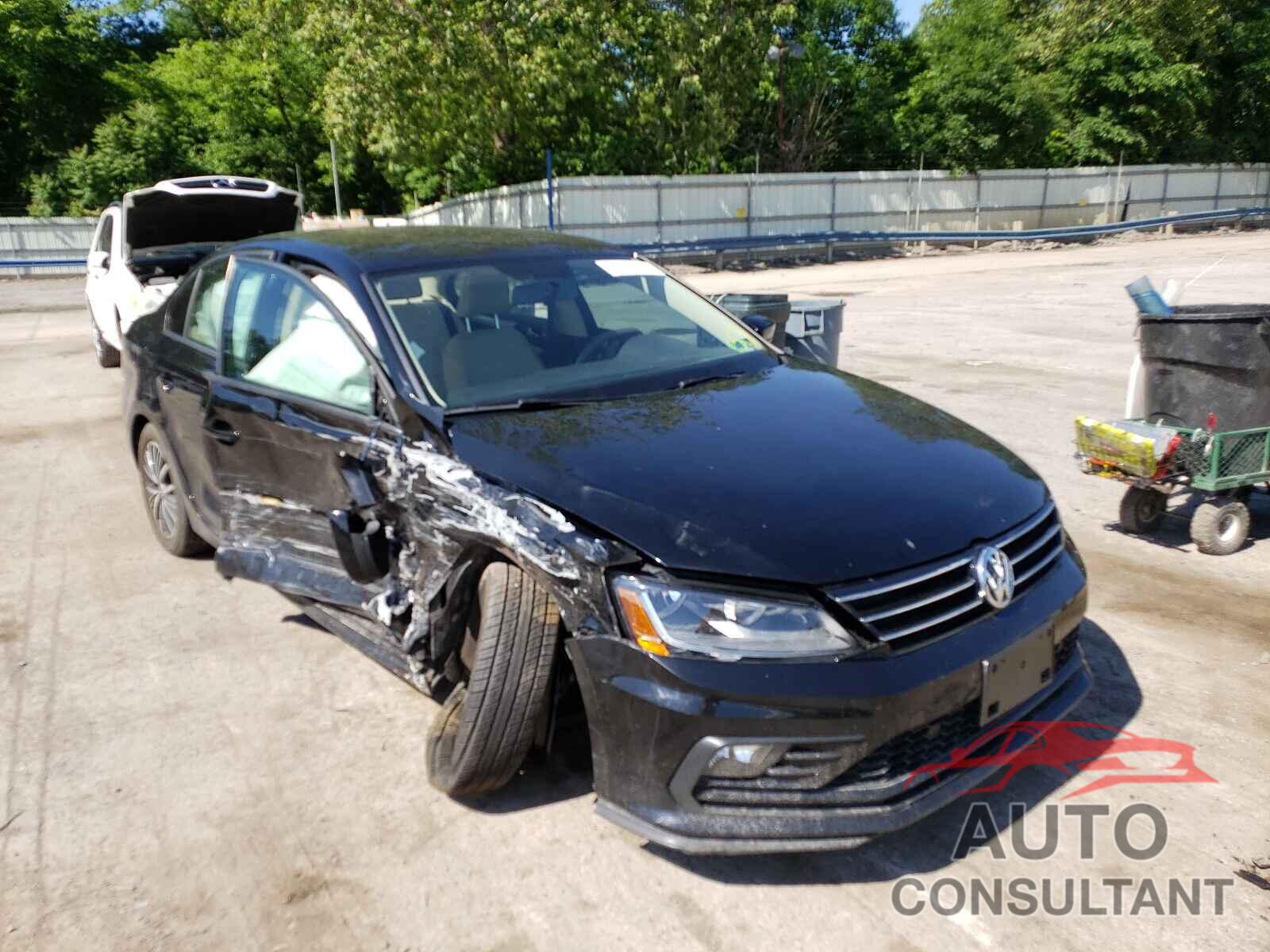 VOLKSWAGEN JETTA 2018 - 3VWB67AJ5JM220396
