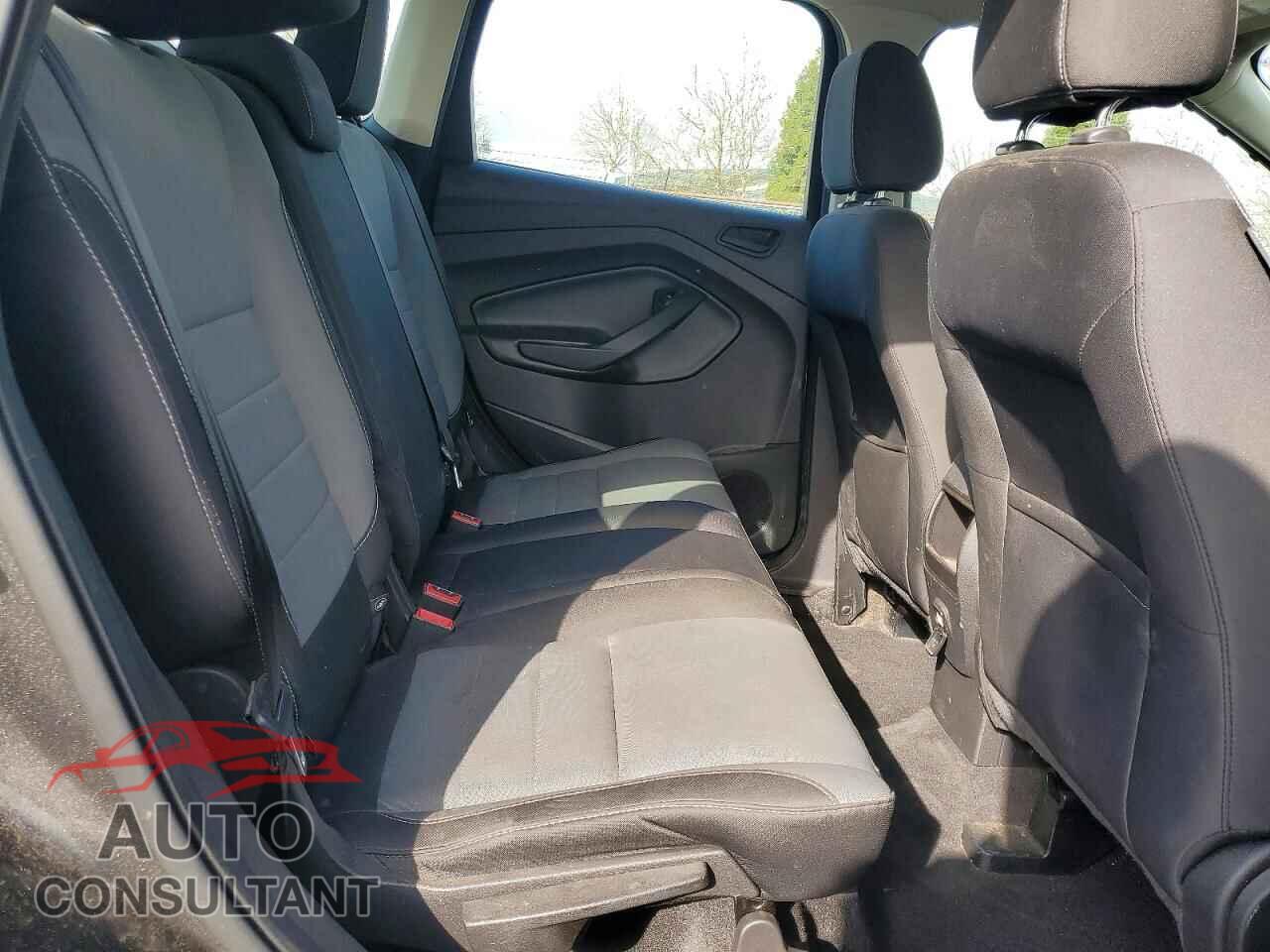 FORD ESCAPE 2017 - 1FMCU0F77HUB16169