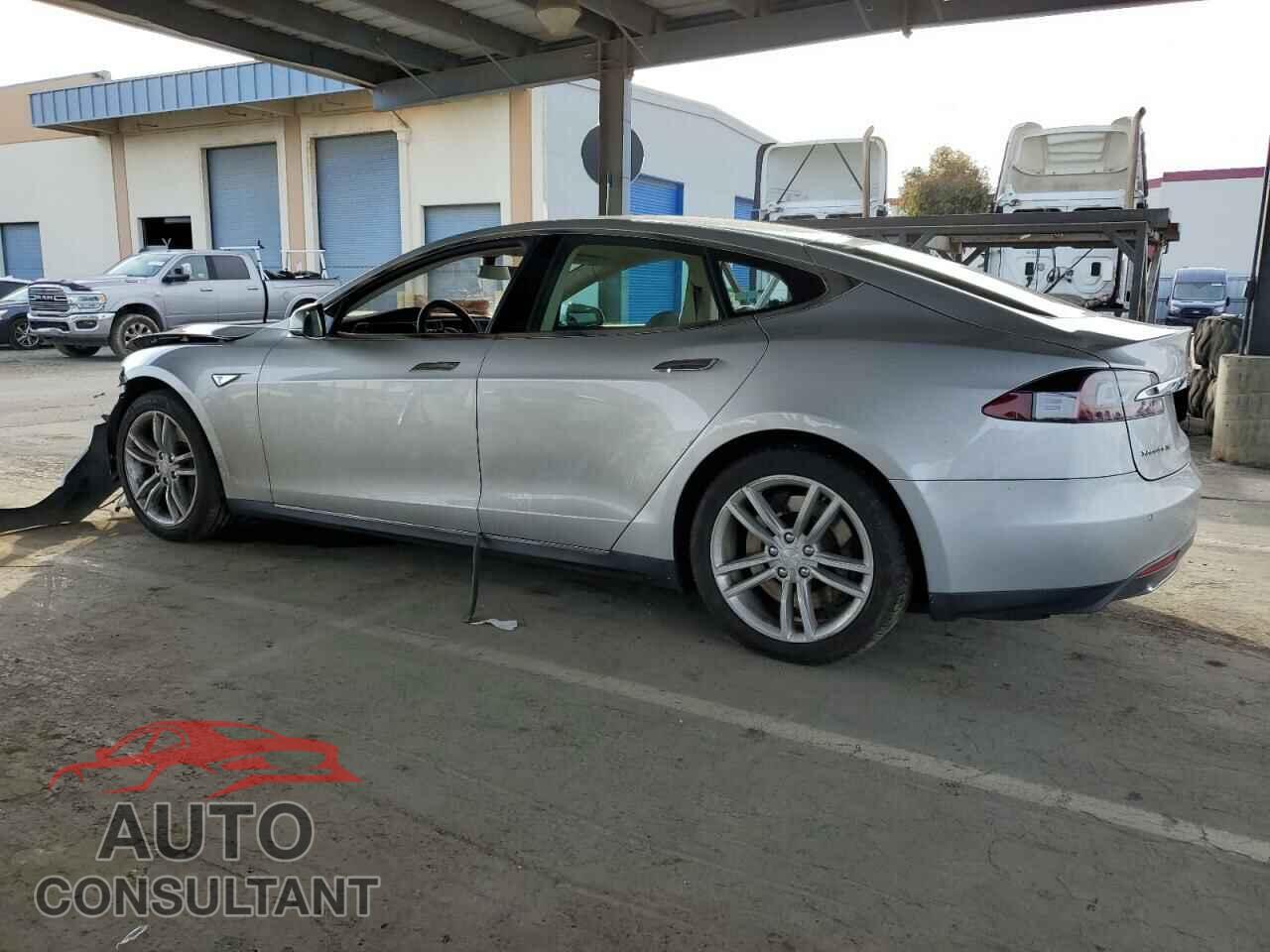 TESLA MODEL S 2013 - 5YJSA1DN8DFP24236