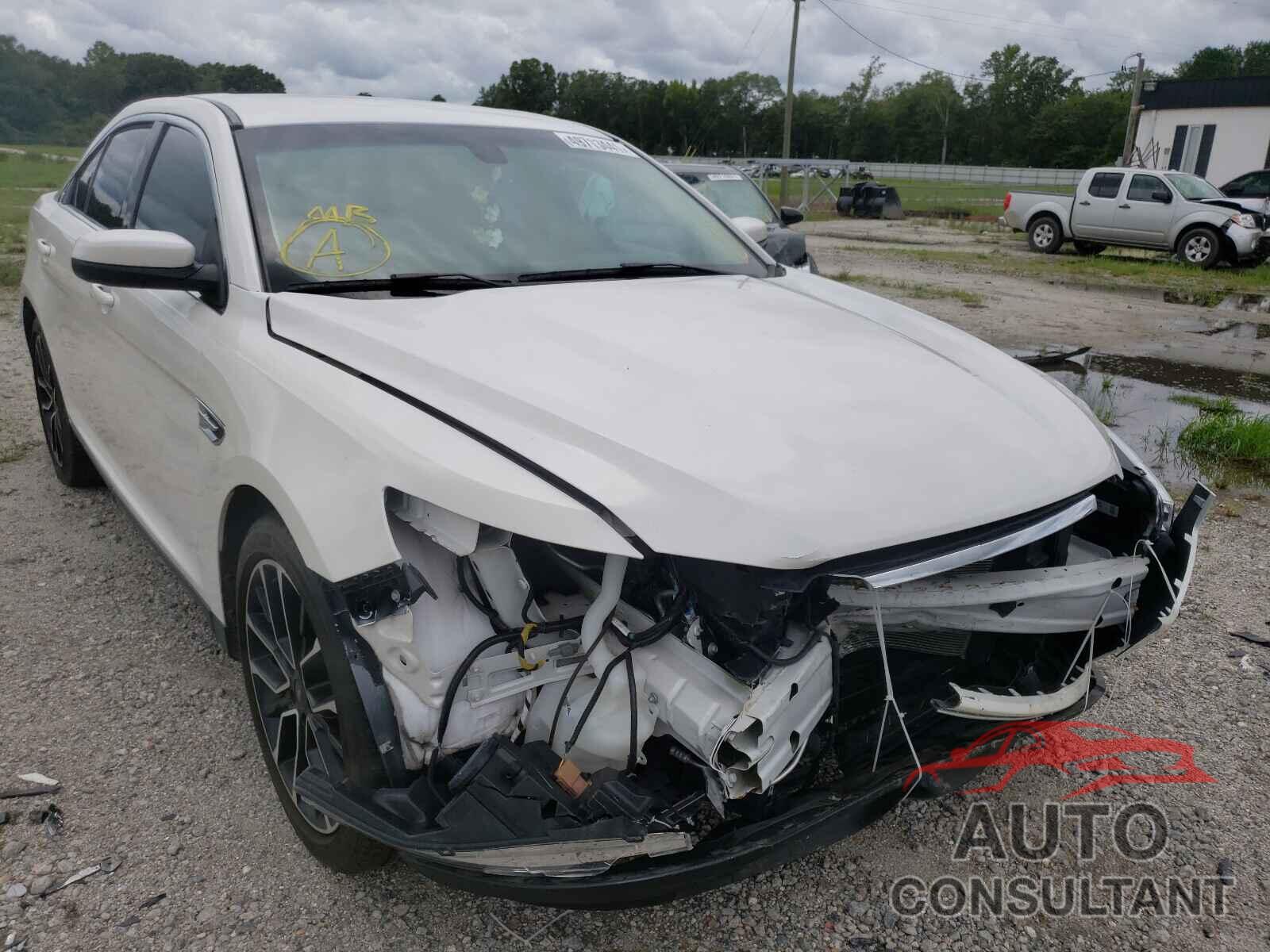 FORD TAURUS 2018 - 1FAHP2E86JG105116