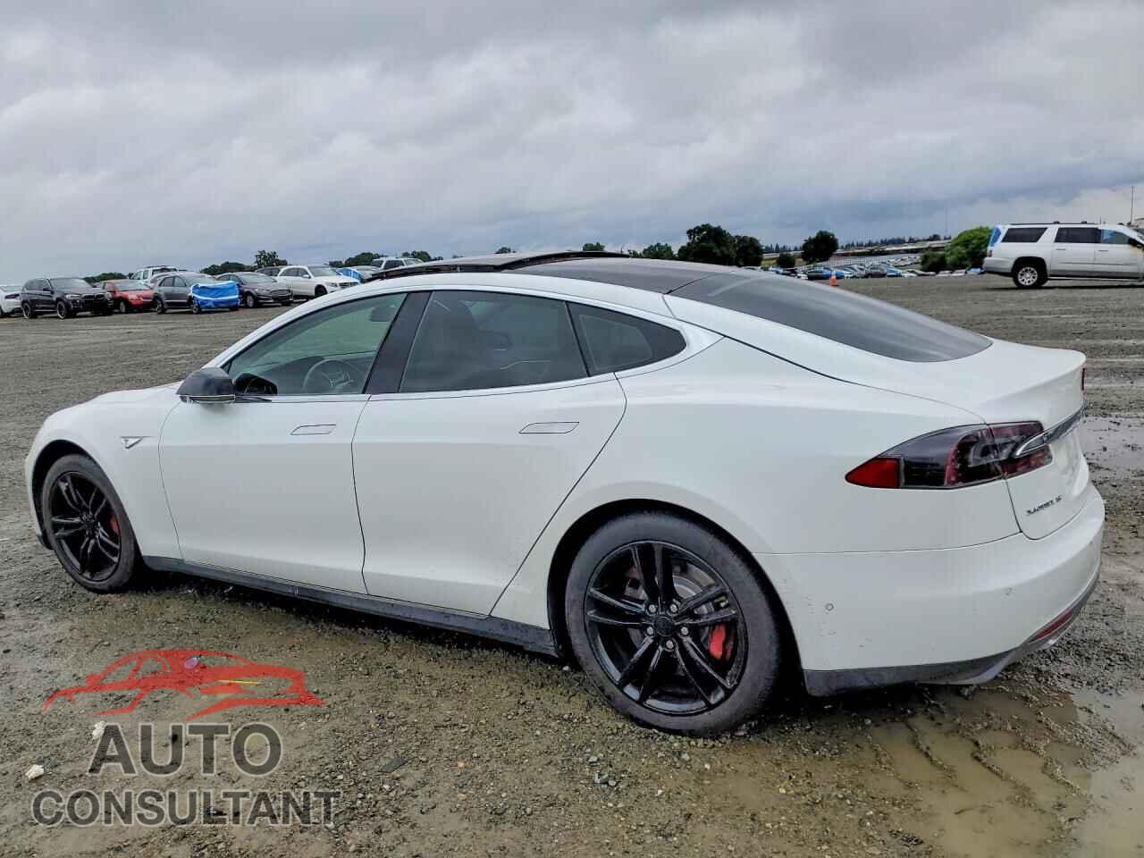 TESLA MODEL S 2015 - 5YJSA1H18FF096706