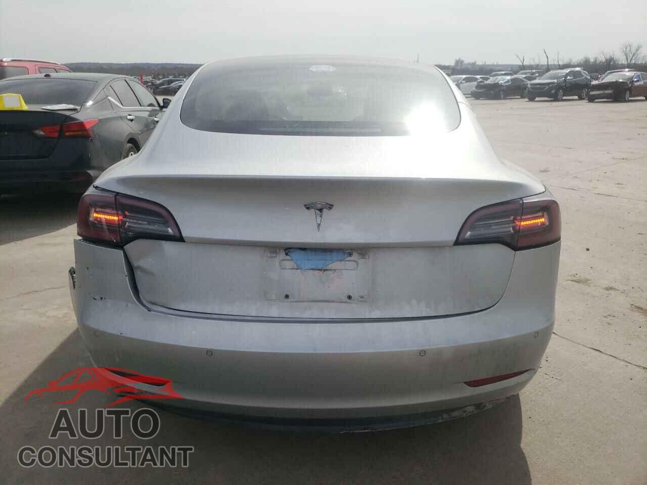 TESLA MODEL 3 2018 - 5YJ3E1EA8JF098879