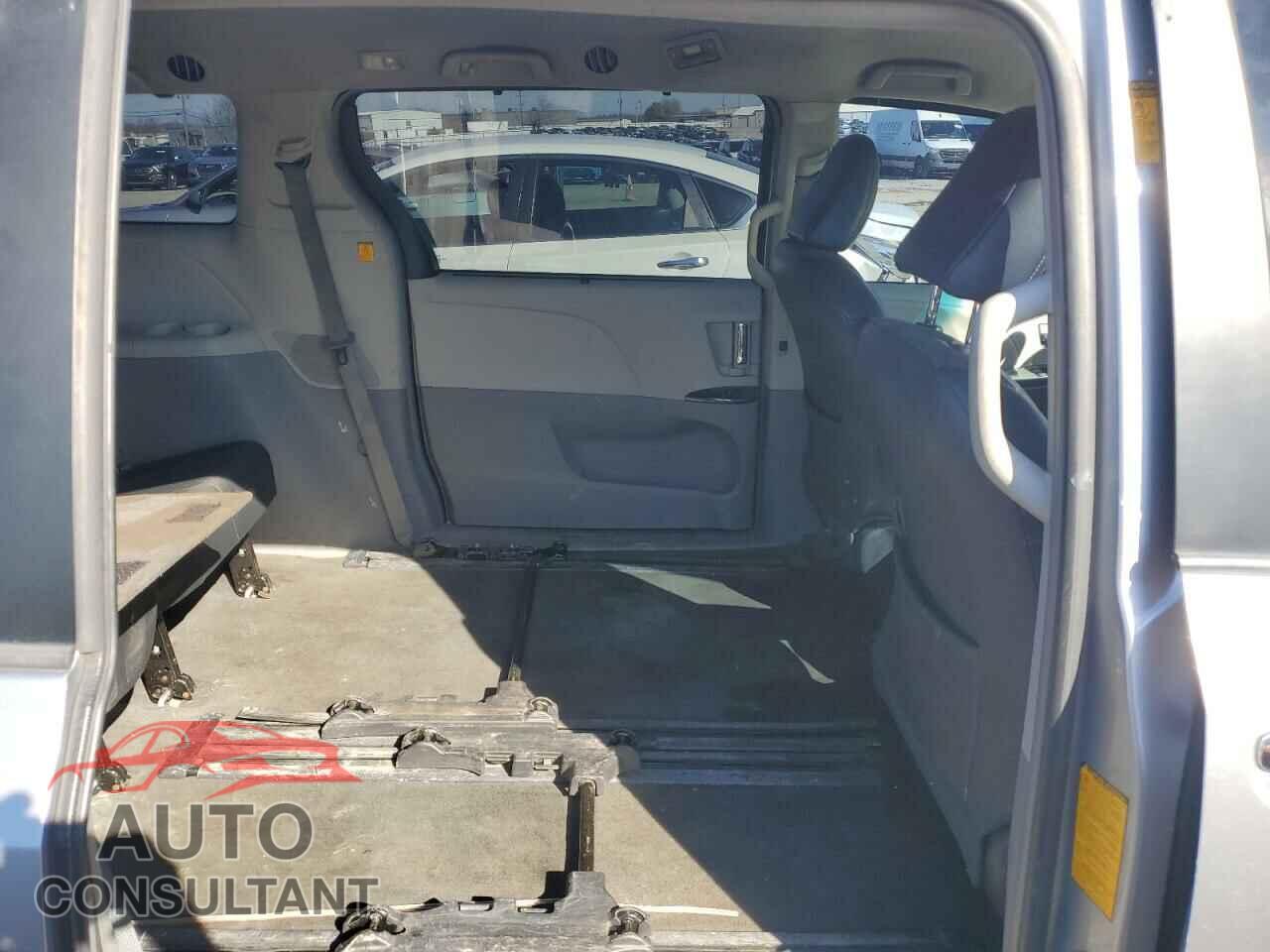 TOYOTA SIENNA 2013 - 5TDXK3DC2DS349727