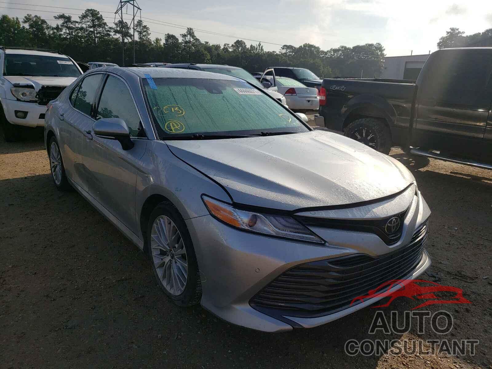 TOYOTA CAMRY 2018 - 4T1B11HK9JU509981