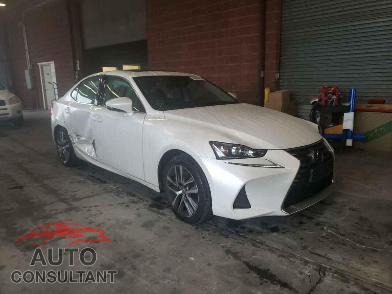 LEXUS IS 2018 - JTHBA1D22J5074837