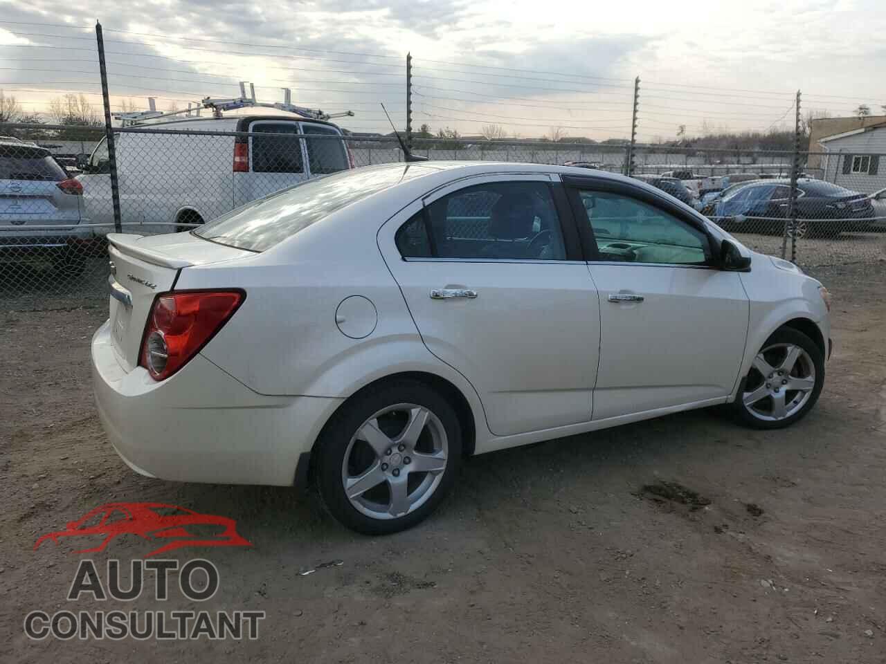 CHEVROLET SONIC 2014 - 1G1JE5SH4E4132029