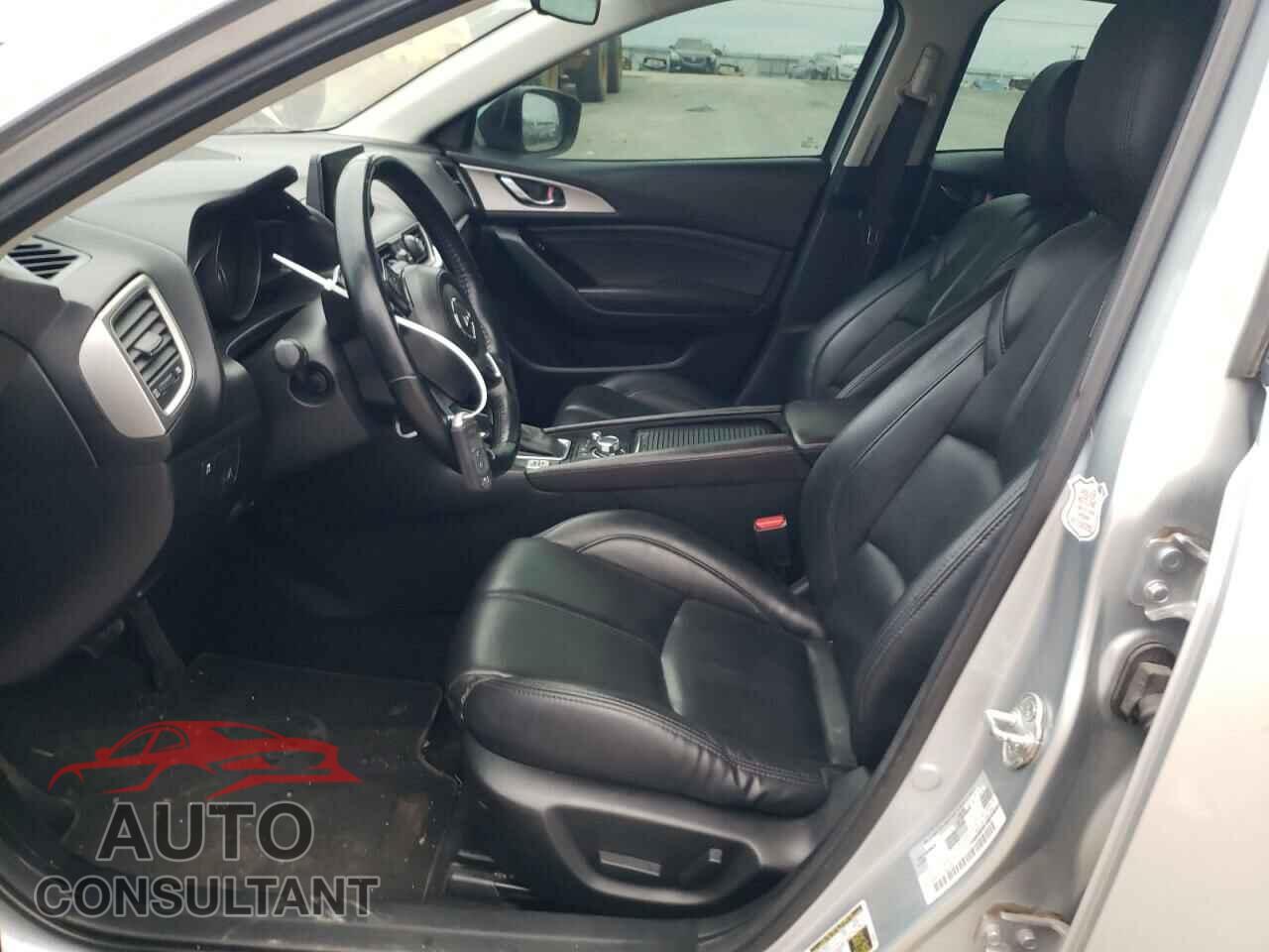 MAZDA 3 2018 - 3MZBN1L39JM209366