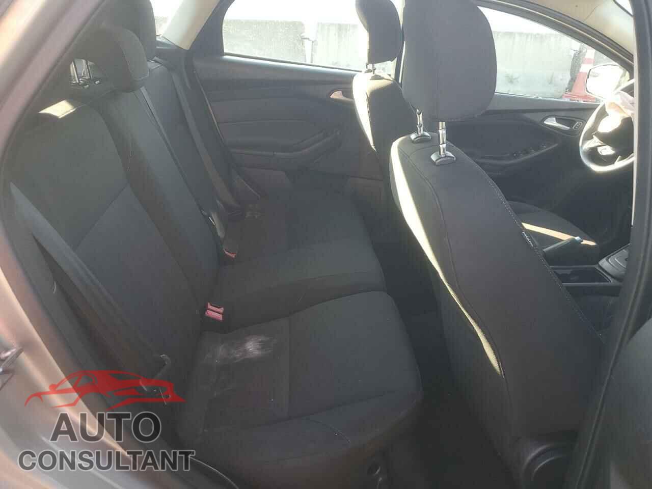 FORD FOCUS 2015 - 1FADP3K20FL379009