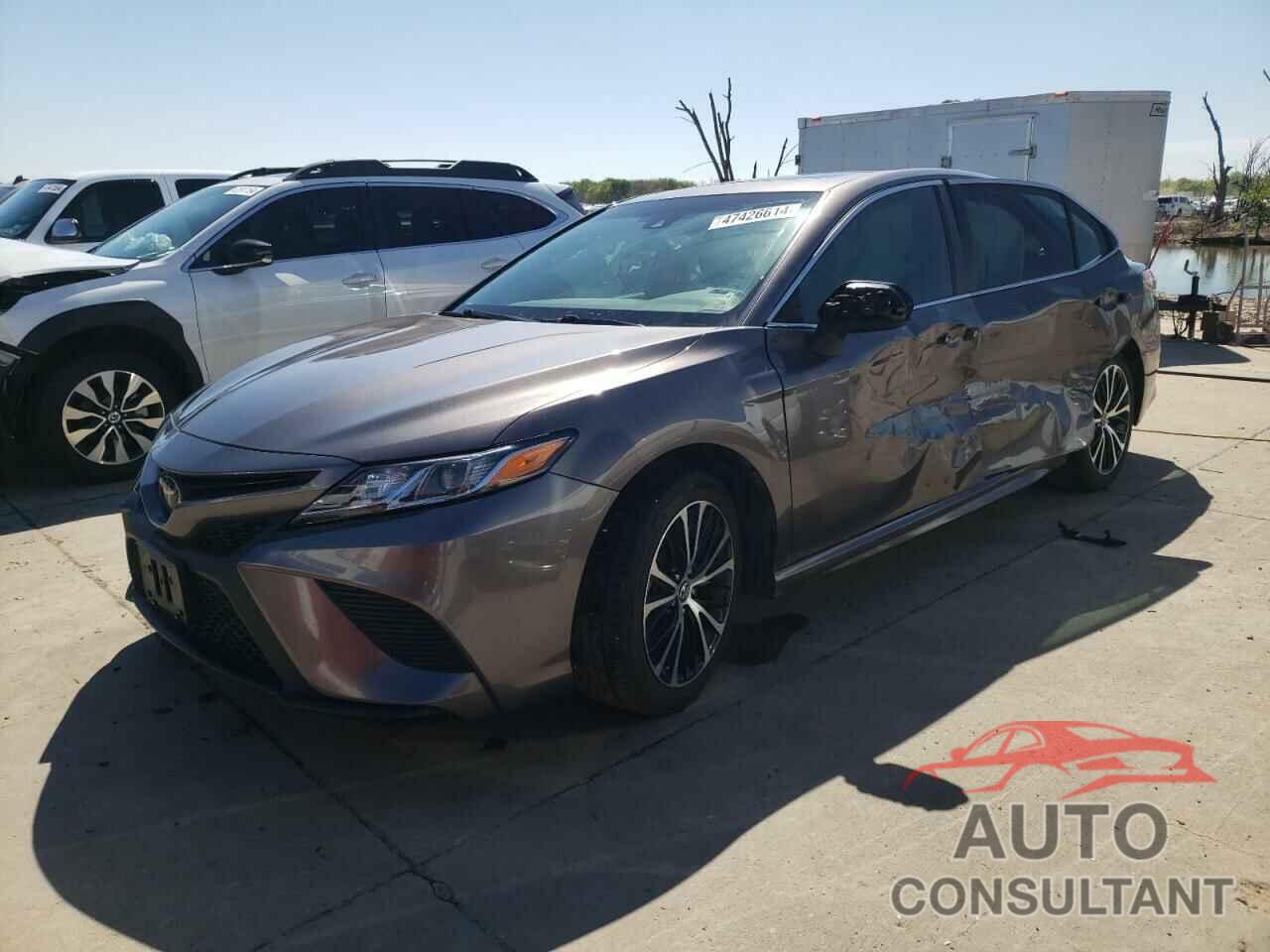 TOYOTA CAMRY 2018 - 4T1B11HK4JU007203