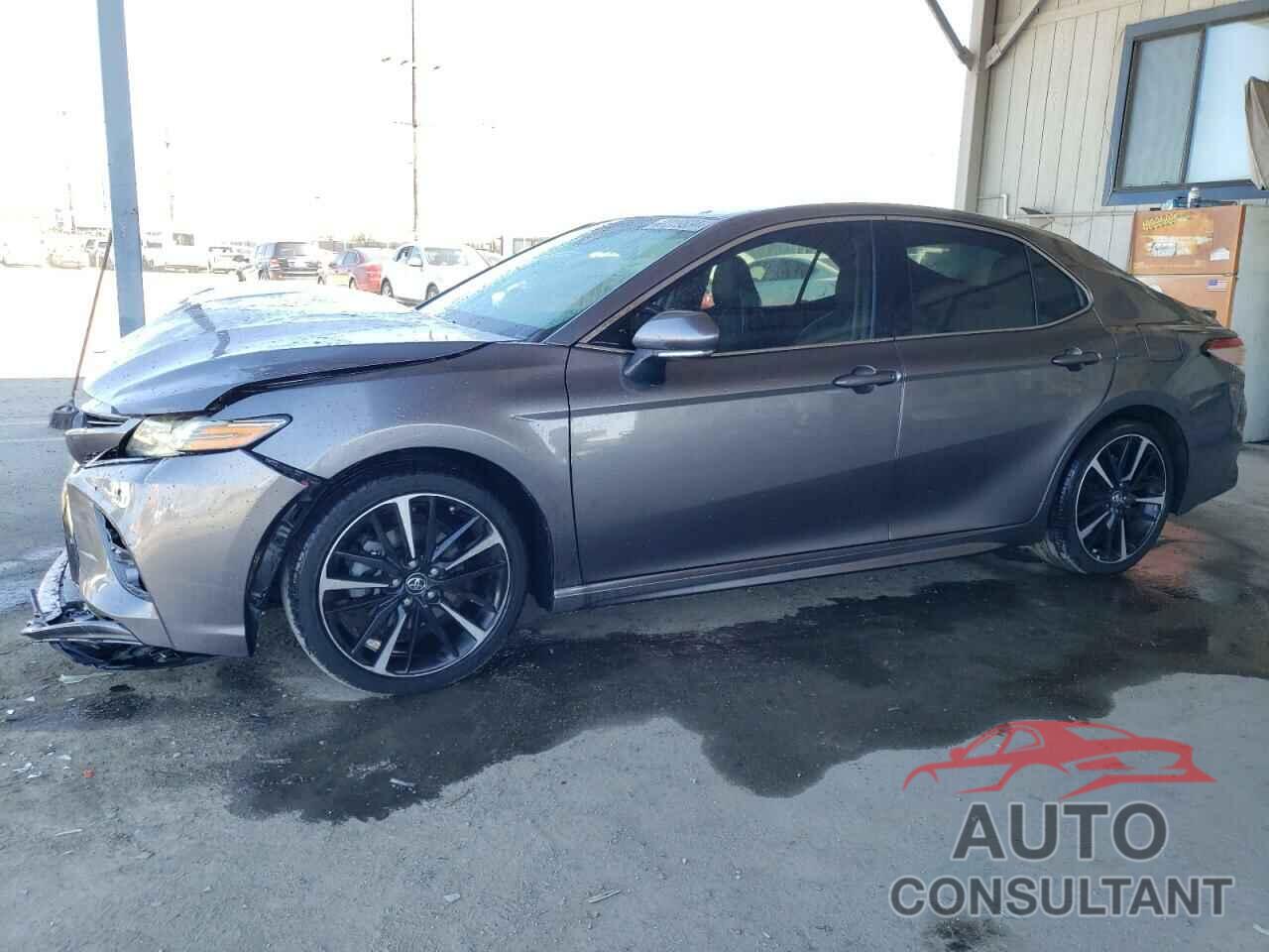 TOYOTA CAMRY 2018 - 4T1B61HK0JU124150