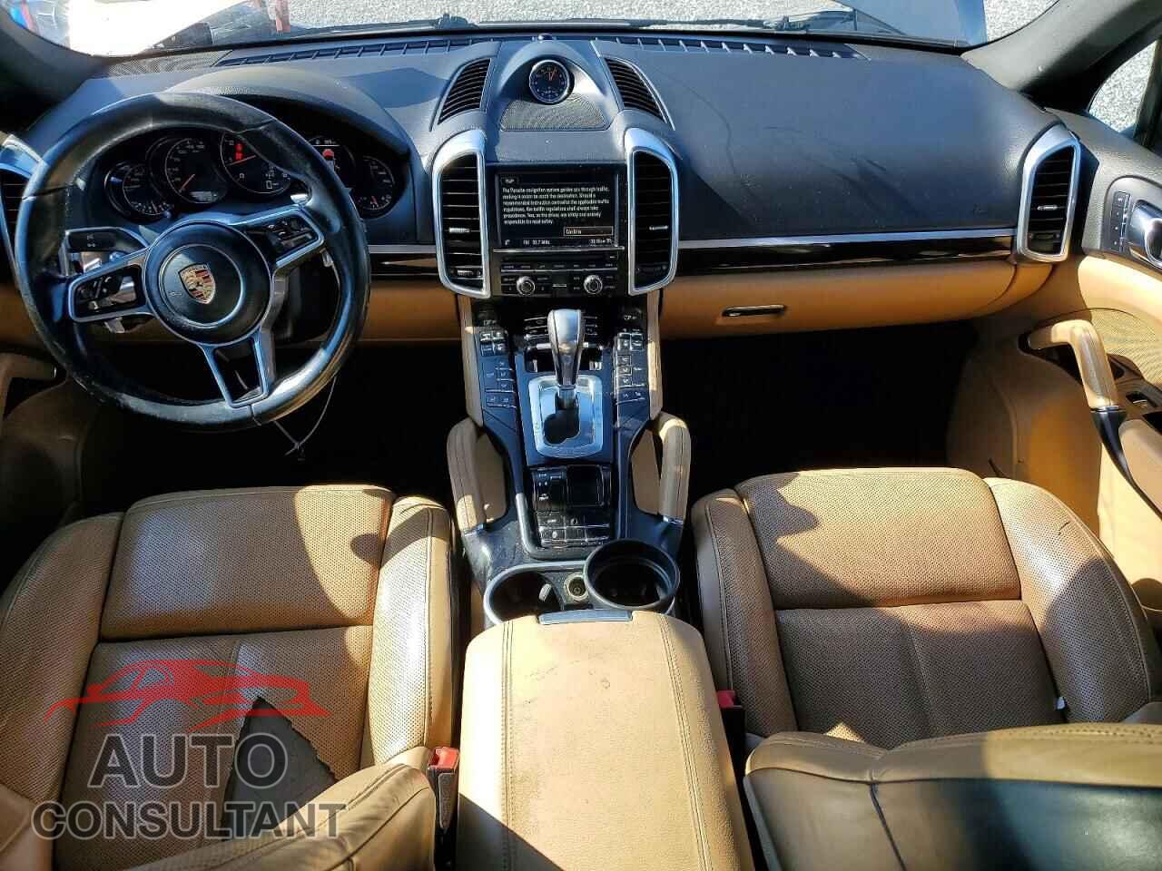 PORSCHE CAYENNE 2016 - WP1AA2A21GKA15097