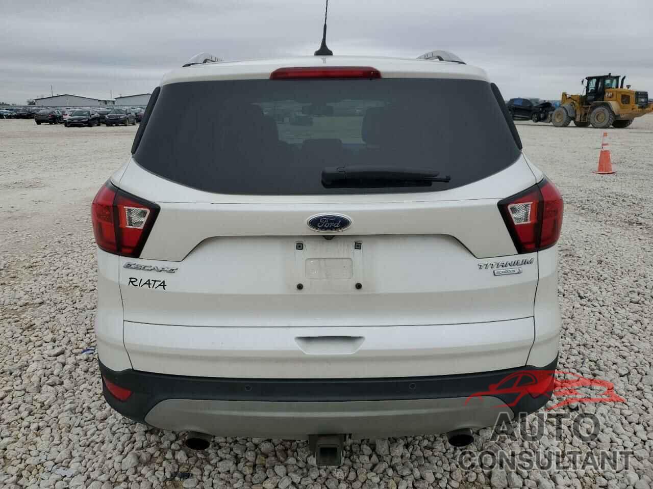 FORD ESCAPE 2019 - 1FMCU0J95KUA46820