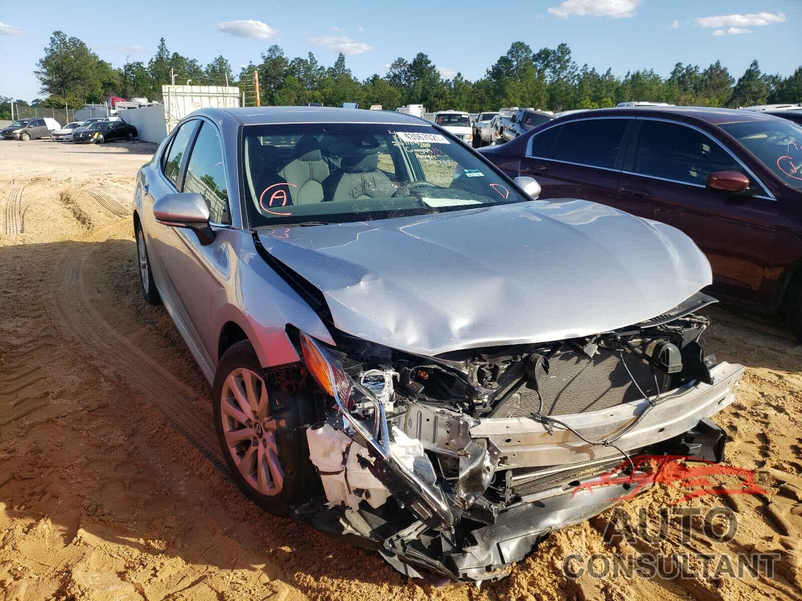 TOYOTA CAMRY 2018 - 4T1B11HK5JU078944