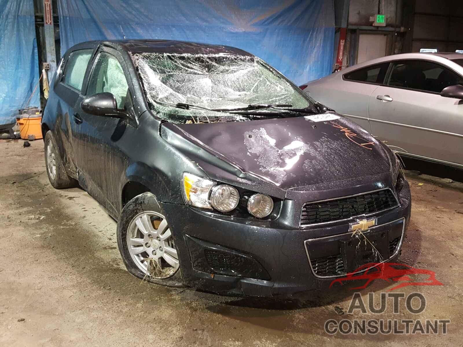 CHEVROLET SONIC 2015 - 1G1JC6SG8F4123788