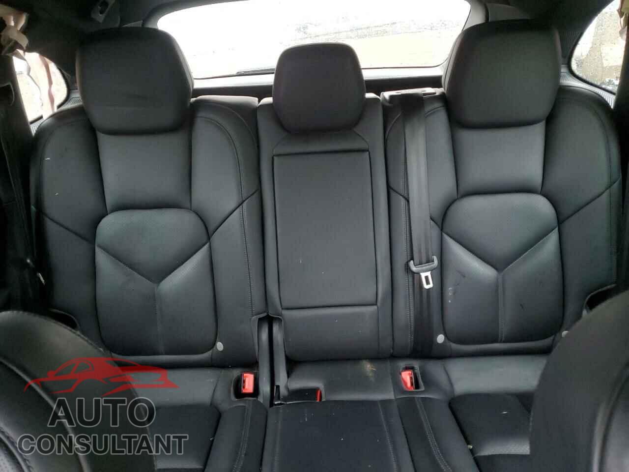 PORSCHE CAYENNE 2016 - WP1AA2A21GLA04837