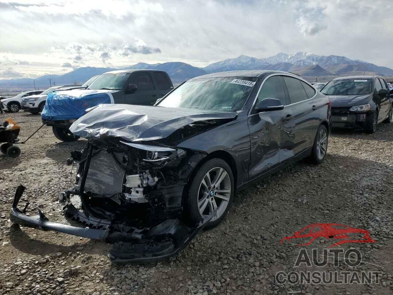 BMW 3 SERIES 2018 - WBA8Y3C53JG451305