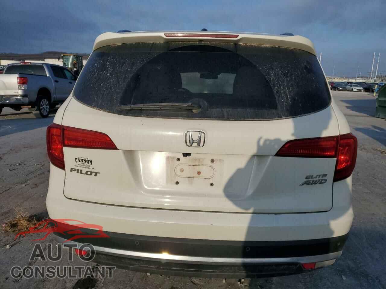 HONDA PILOT 2017 - 5FNYF6H04HB061695
