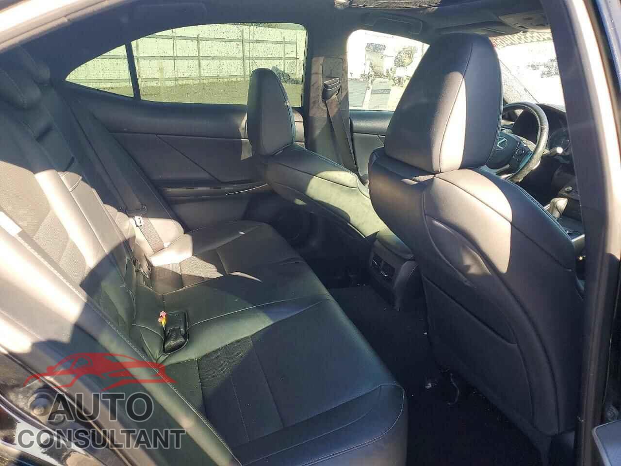 LEXUS IS 2015 - JTHBF1D29F5043951