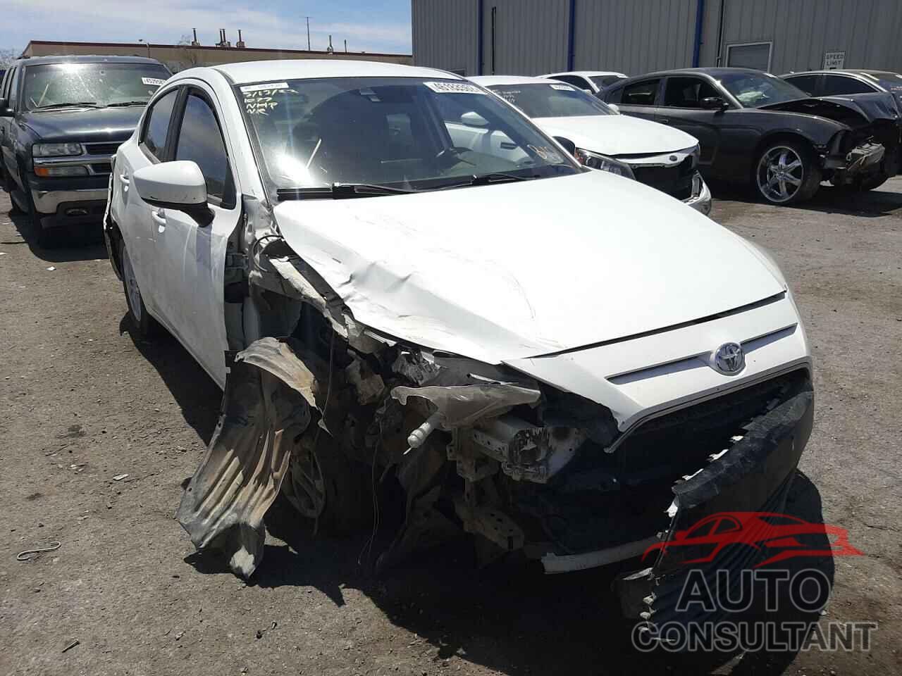 TOYOTA YARIS 2017 - 3MYDLBYV4HY183054