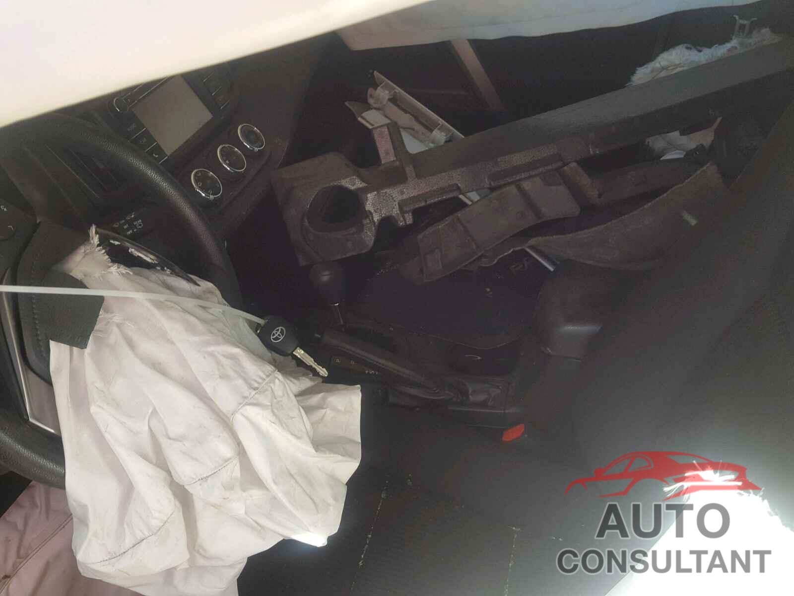 TOYOTA RAV4 LE 2016 - JTMZFREV0GJ069693