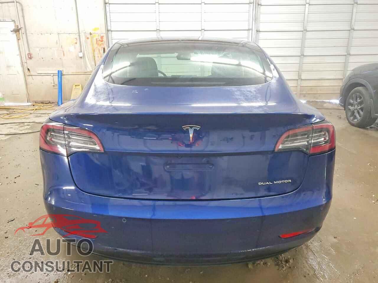 TESLA MODEL 3 2018 - 5YJ3E1EB3JF120215