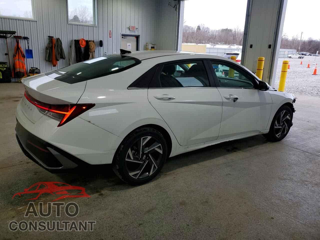 HYUNDAI ELANTRA 2025 - KMHLS4DG5SU022685