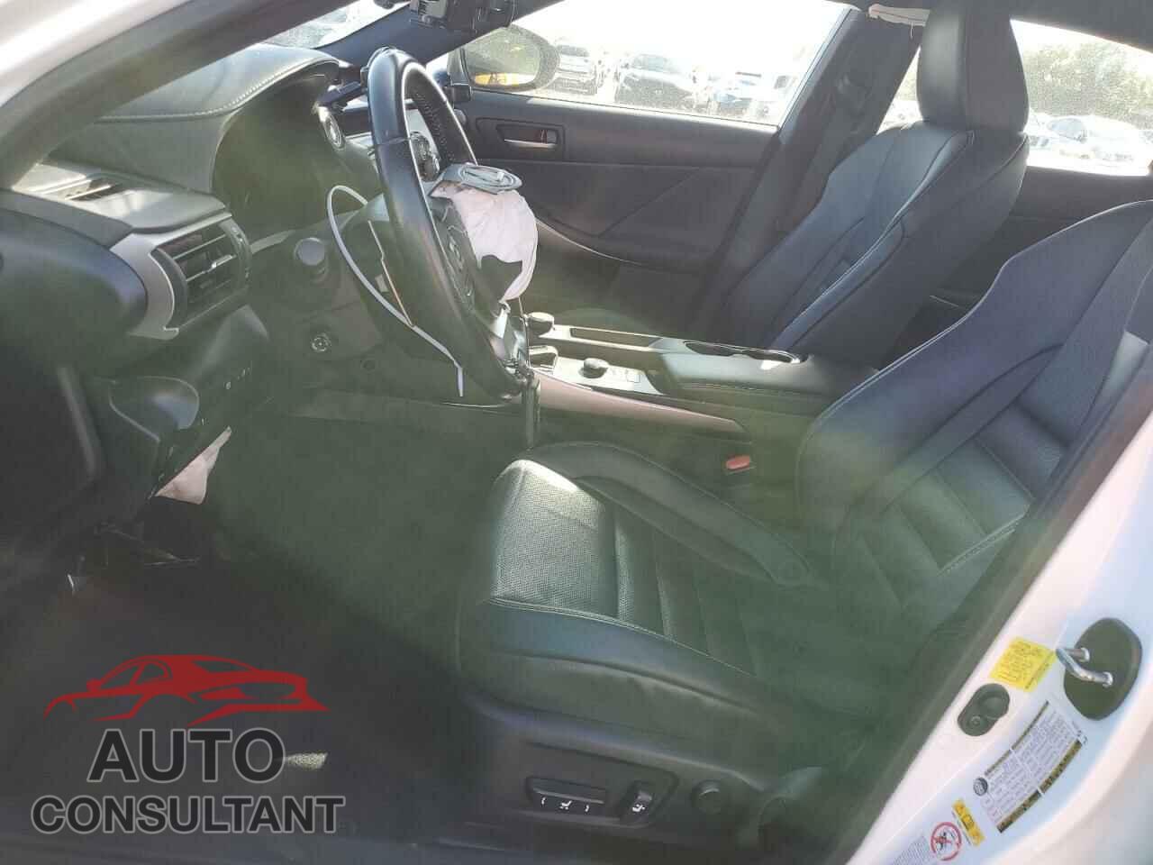 LEXUS IS 2018 - JTHBA1D23J5073504