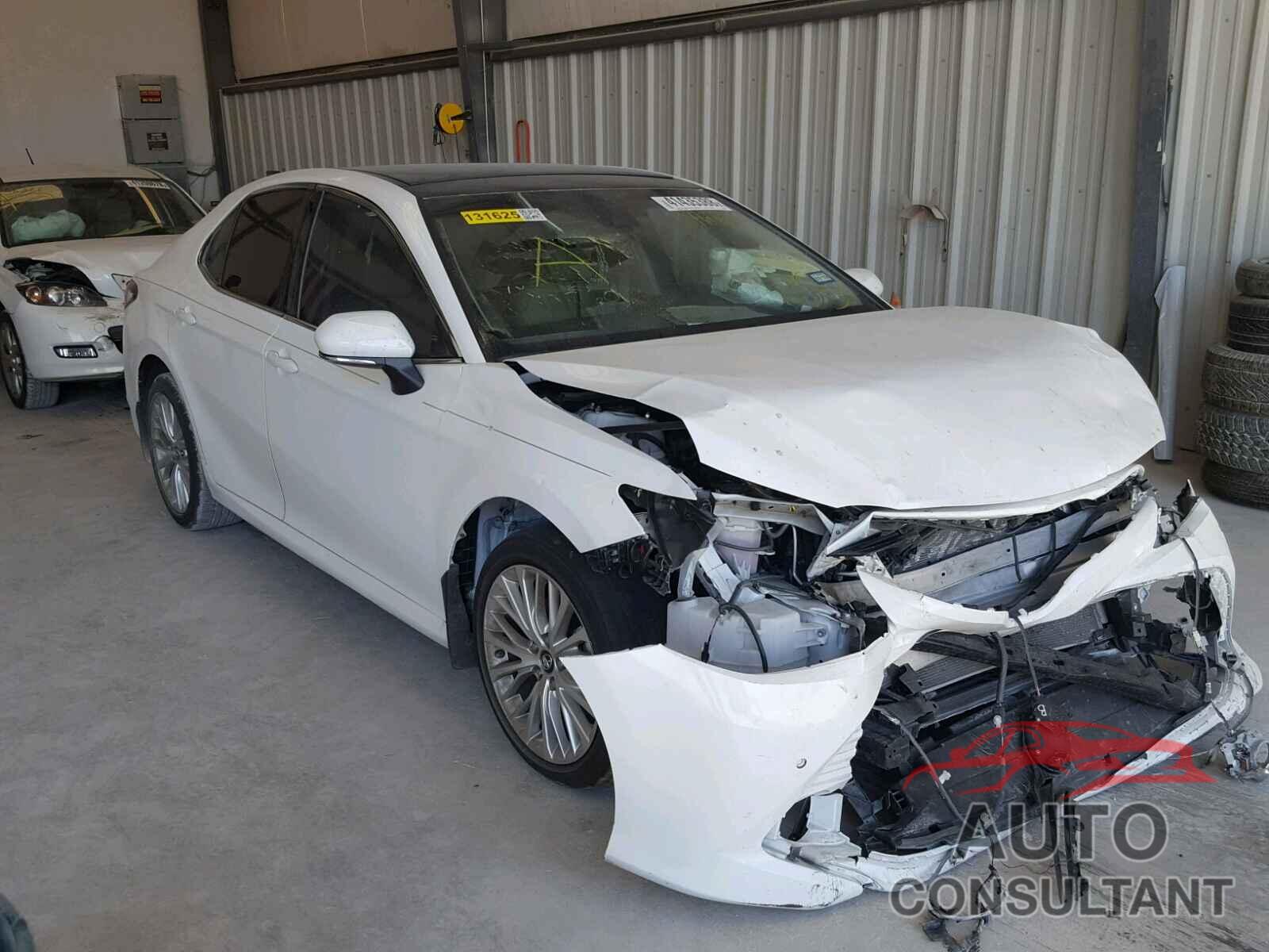TOYOTA CAMRY 2018 - 4T1B11HK0JU046760