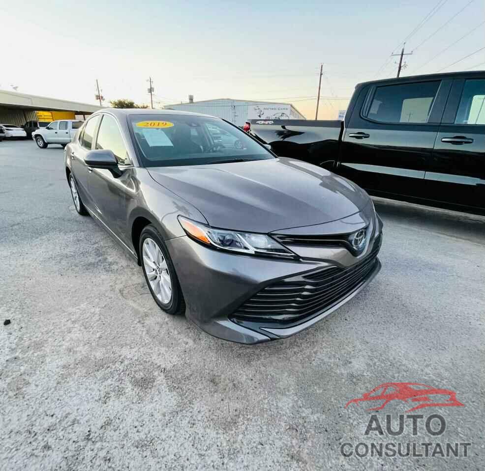 TOYOTA CAMRY 2019 - 4T1B11HK6KU757803