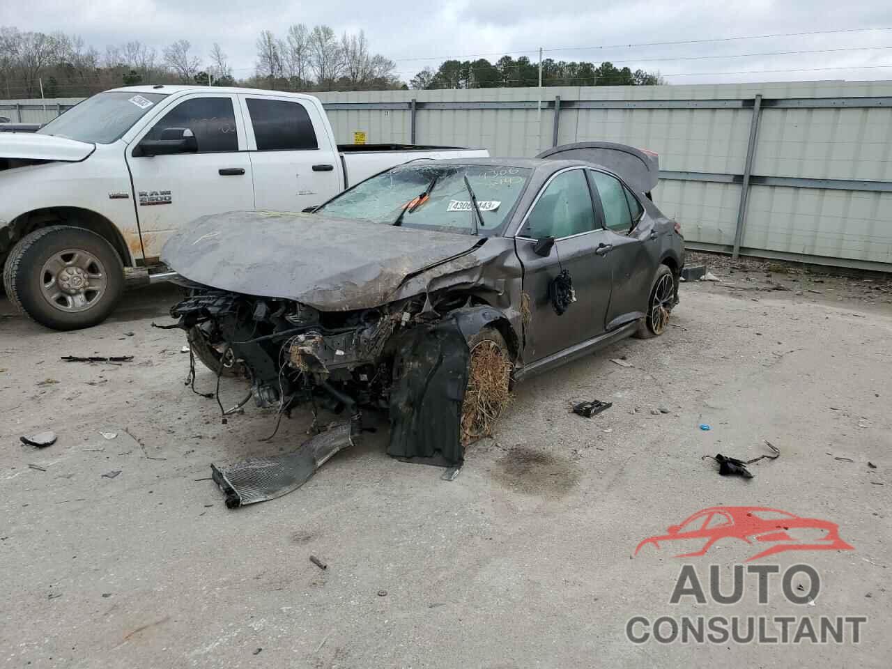 TOYOTA CAMRY 2018 - 4T1B11HK7JU595596