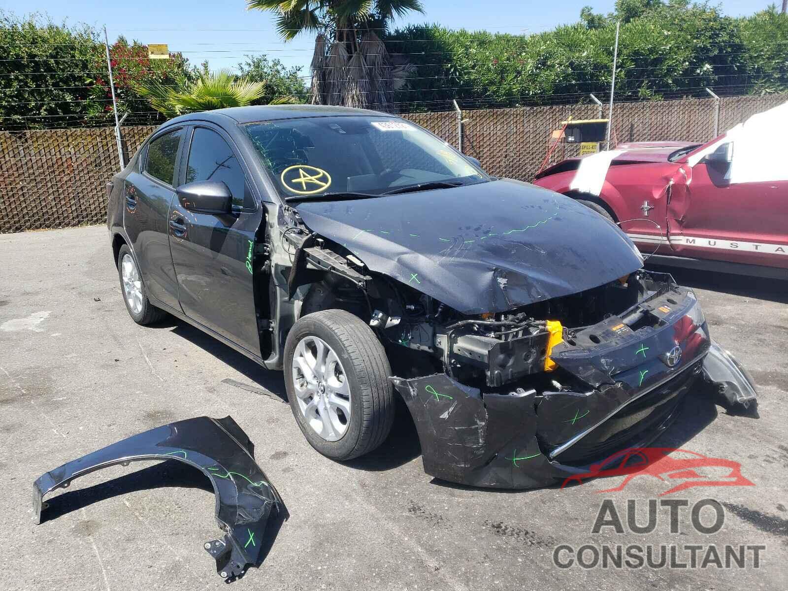 TOYOTA YARIS 2017 - 3MYDLBYV3HY160817