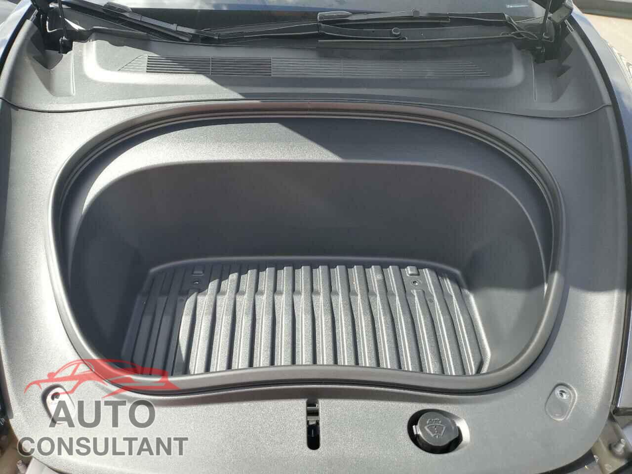 TESLA MODEL 3 2024 - 5YJ3E1EB8RF868583
