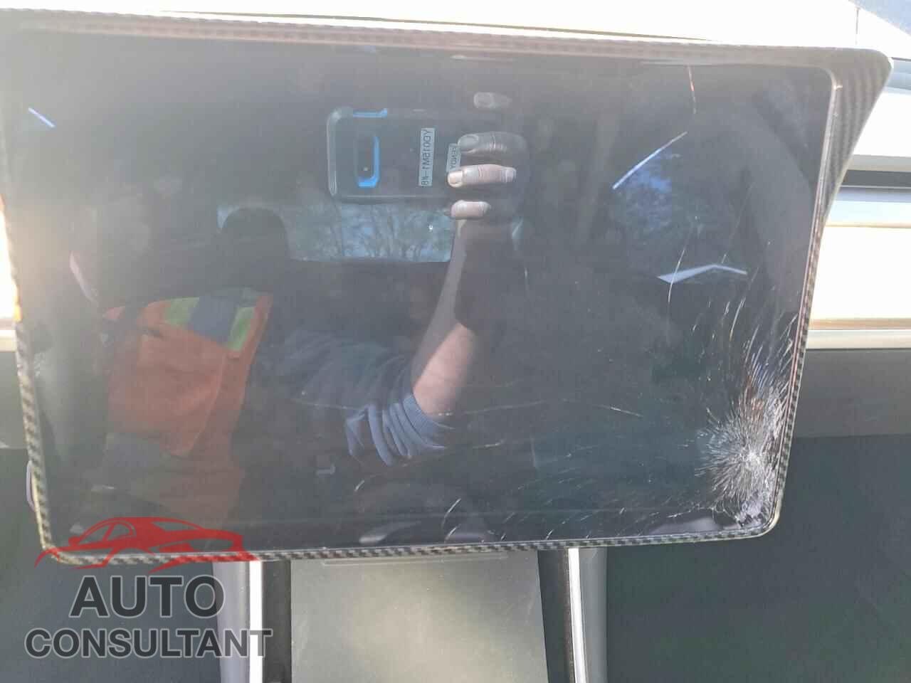 TESLA MODEL 3 2018 - 5YJ3E1EA1JF005099