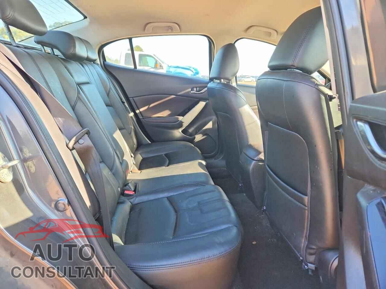 MAZDA 3 2018 - 3MZBN1V32JM167569