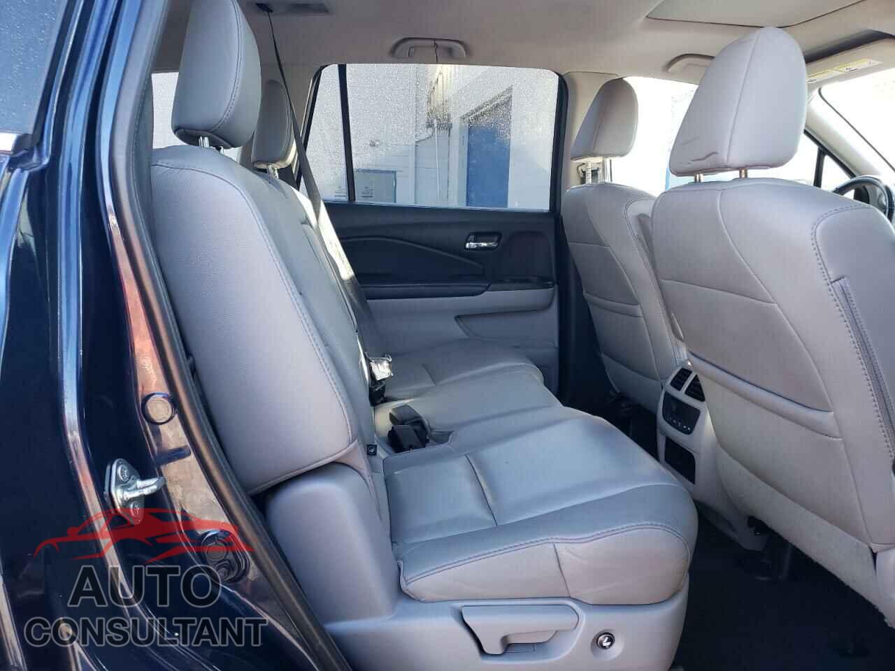 HONDA PILOT 2017 - 5FNYF6H55HB025574